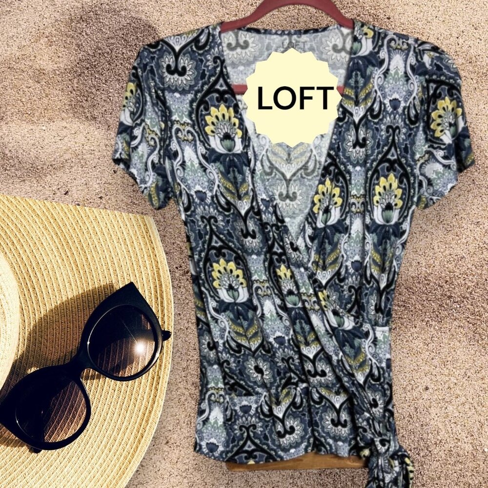 ✅ 3/$20 Sale-LOFT Outlet Floral Faux Wrap Knit Short Sleeve Top - Women's XS